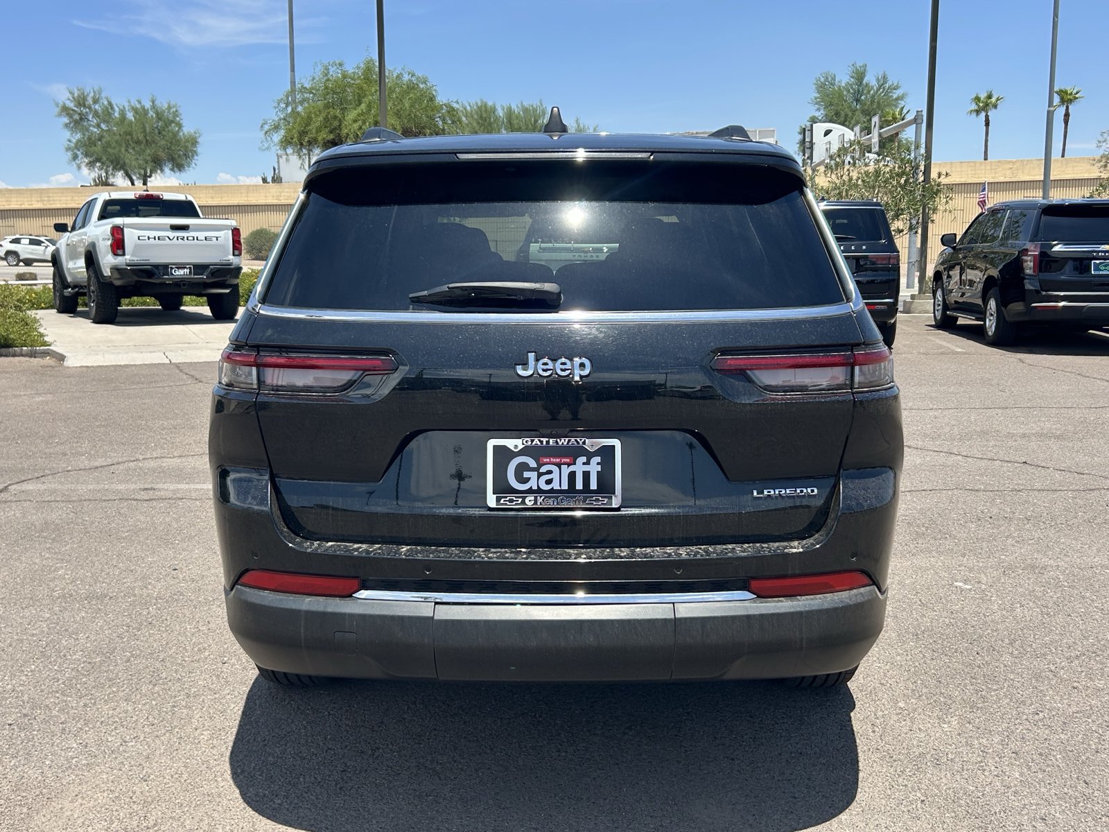 Used 2023 Jeep Grand Cherokee L Laredo RWD image 4