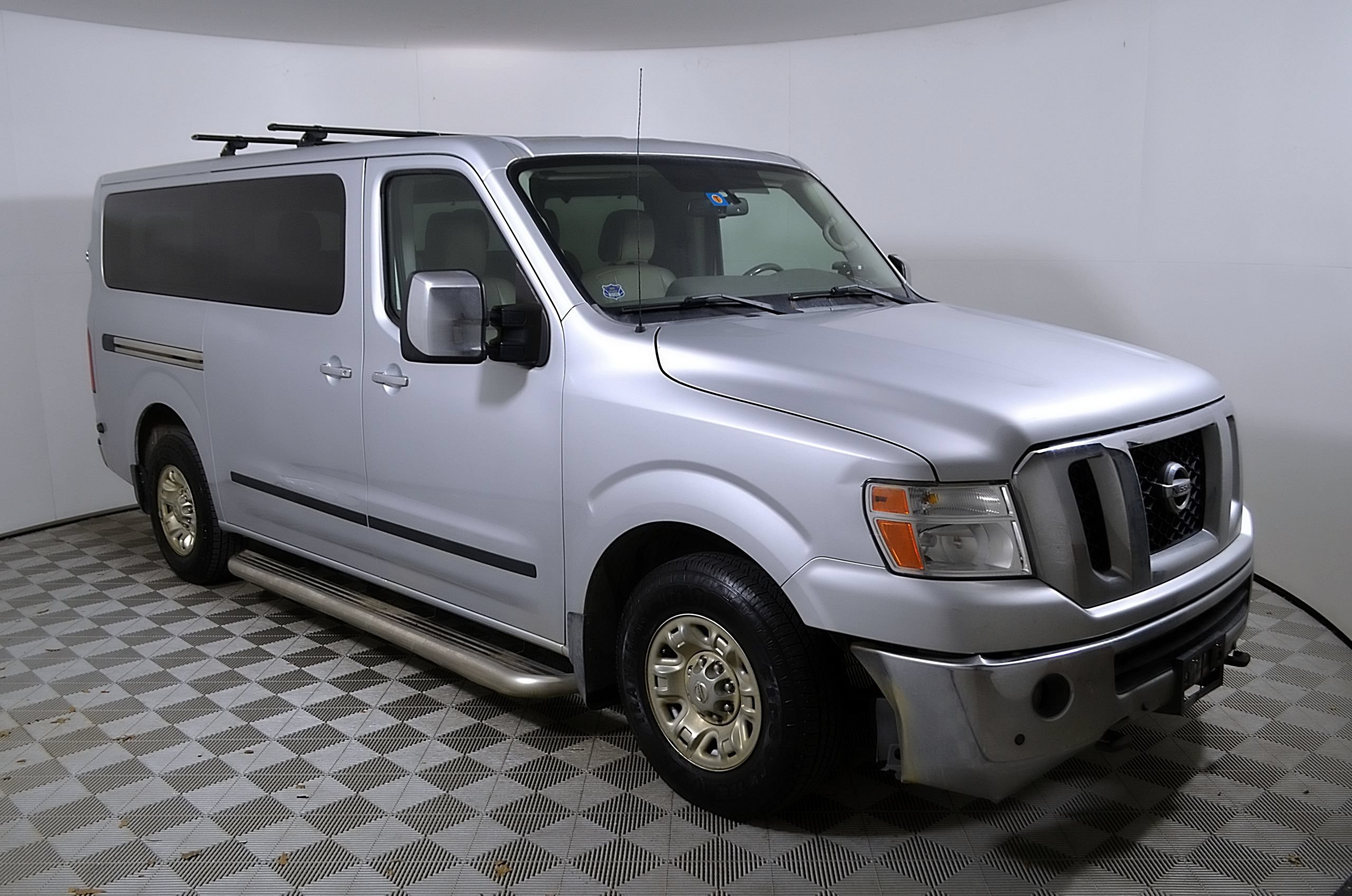 Used 2017 Nissan NV 3500 SL RWD image 6
