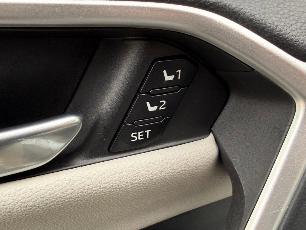 Used 2023 Toyota RAV4 Limited image 17