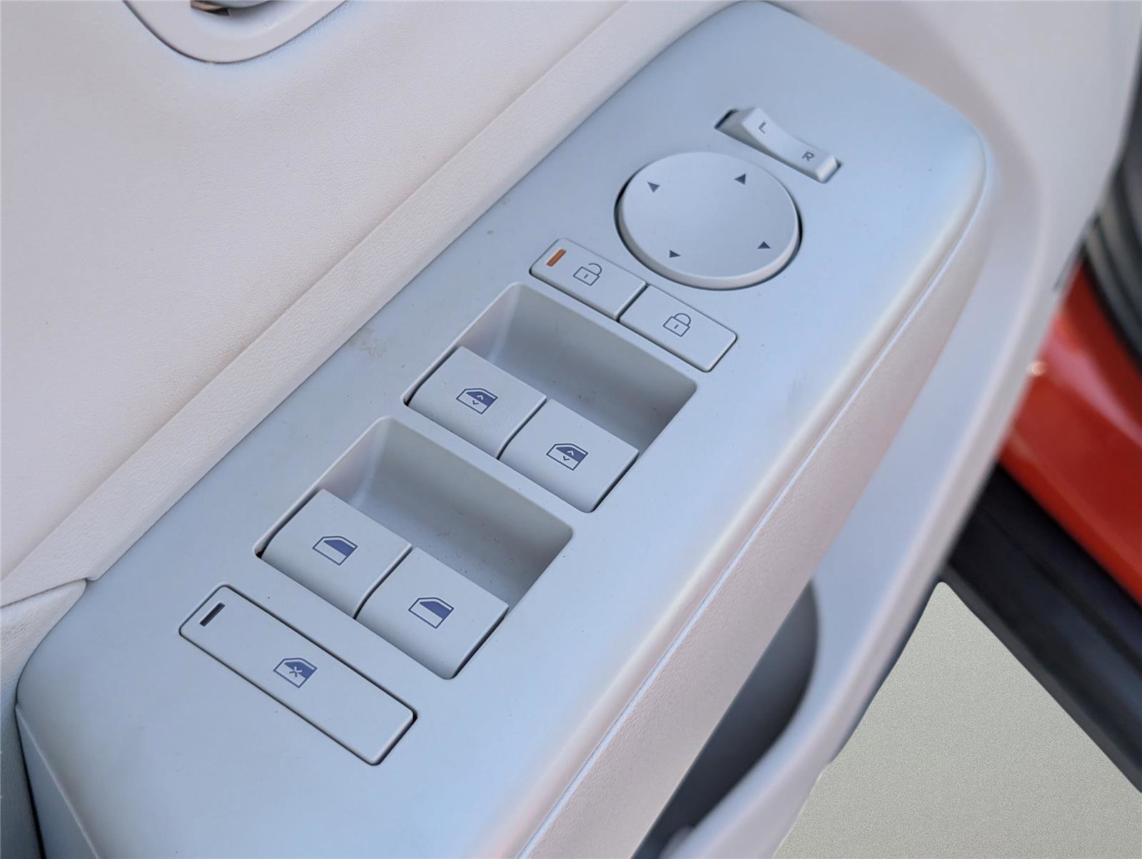 Used 2024 Hyundai Kona Limited image 15