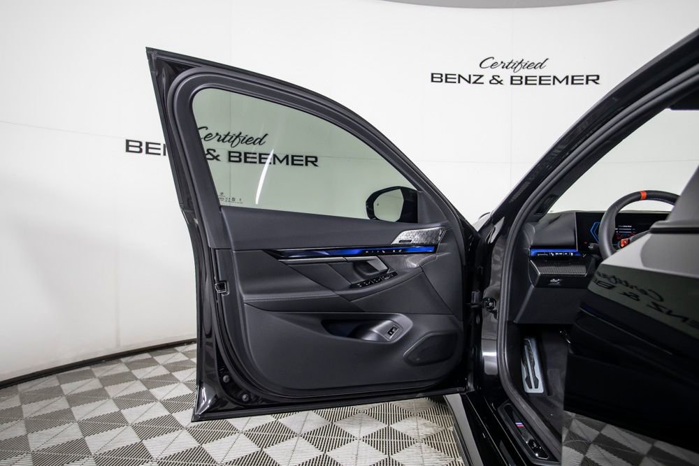 Used 2026 BMW M5 w/ Executive Package image 21