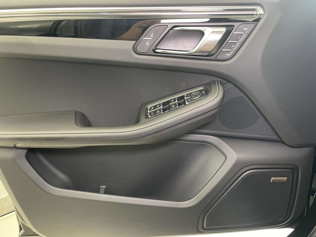 New 2026 Porsche Macan AWD/4WD image 36