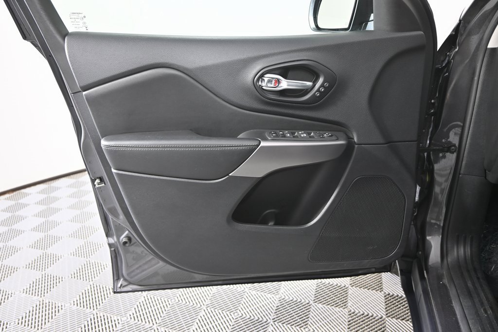 Used 2022 Jeep Cherokee Limited image 19