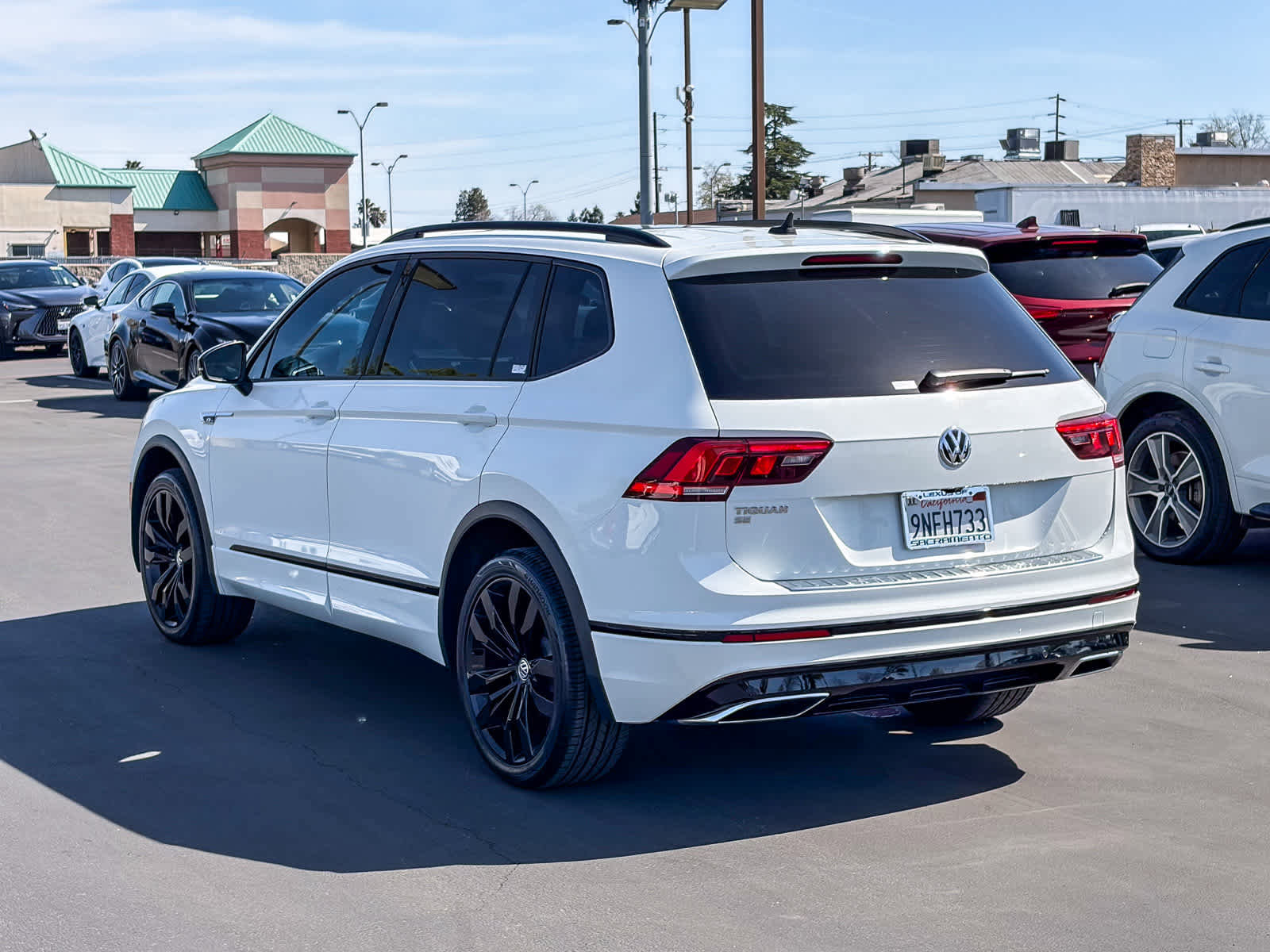 Used 2021 Volkswagen Tiguan SE R-Line image 4