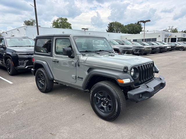 Used 2022 Jeep Wrangler Sport AWD/4WD image 2