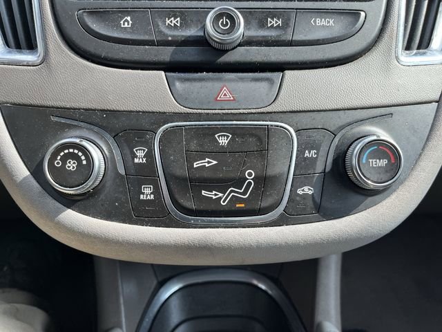 Used 2017 Chevrolet Malibu LT FWD image 18