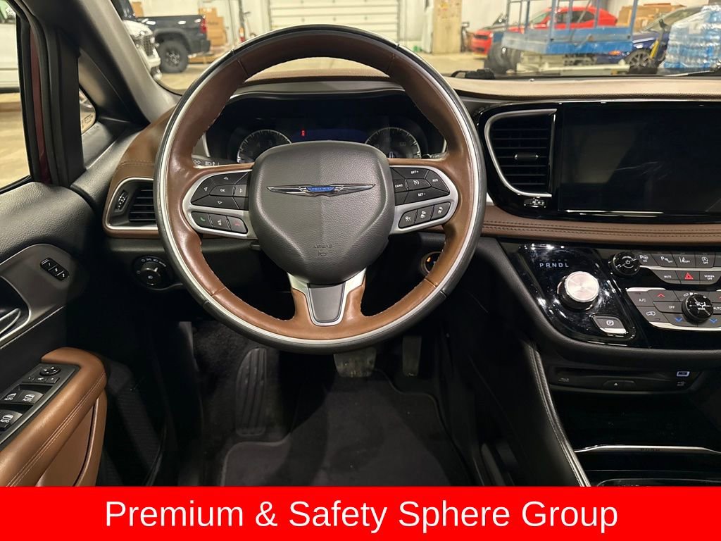 Used 2021 Chrysler Pacifica Limited w/ Uconnect Theater Family Group image 15