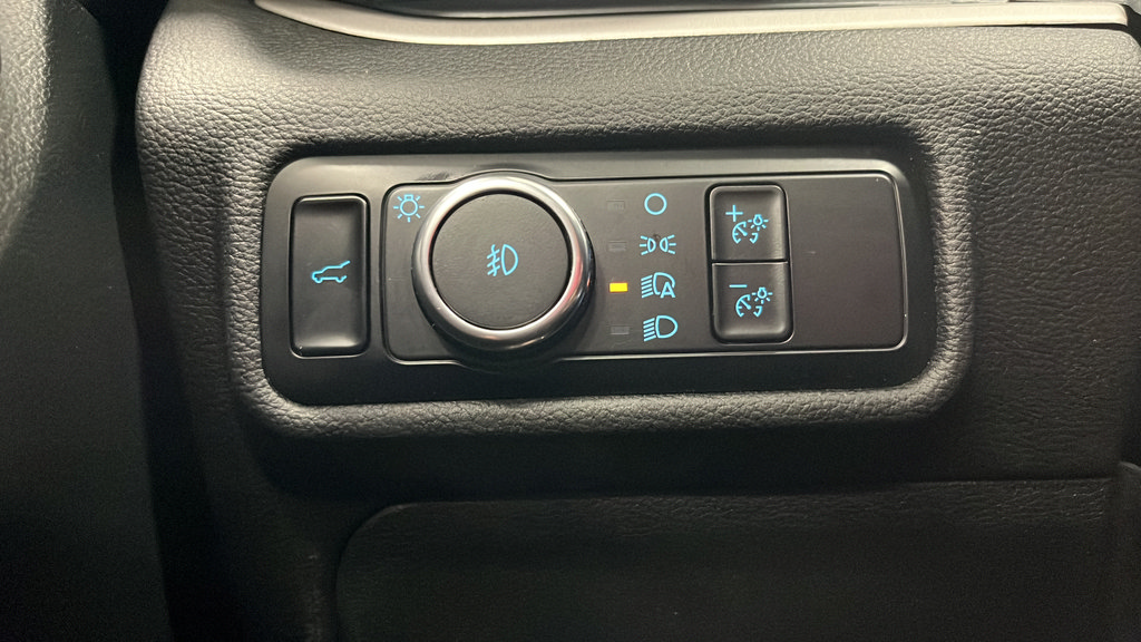 Used 2023 Ford Explorer XLT w/ Equipment Group 202A AWD/4WD image 31