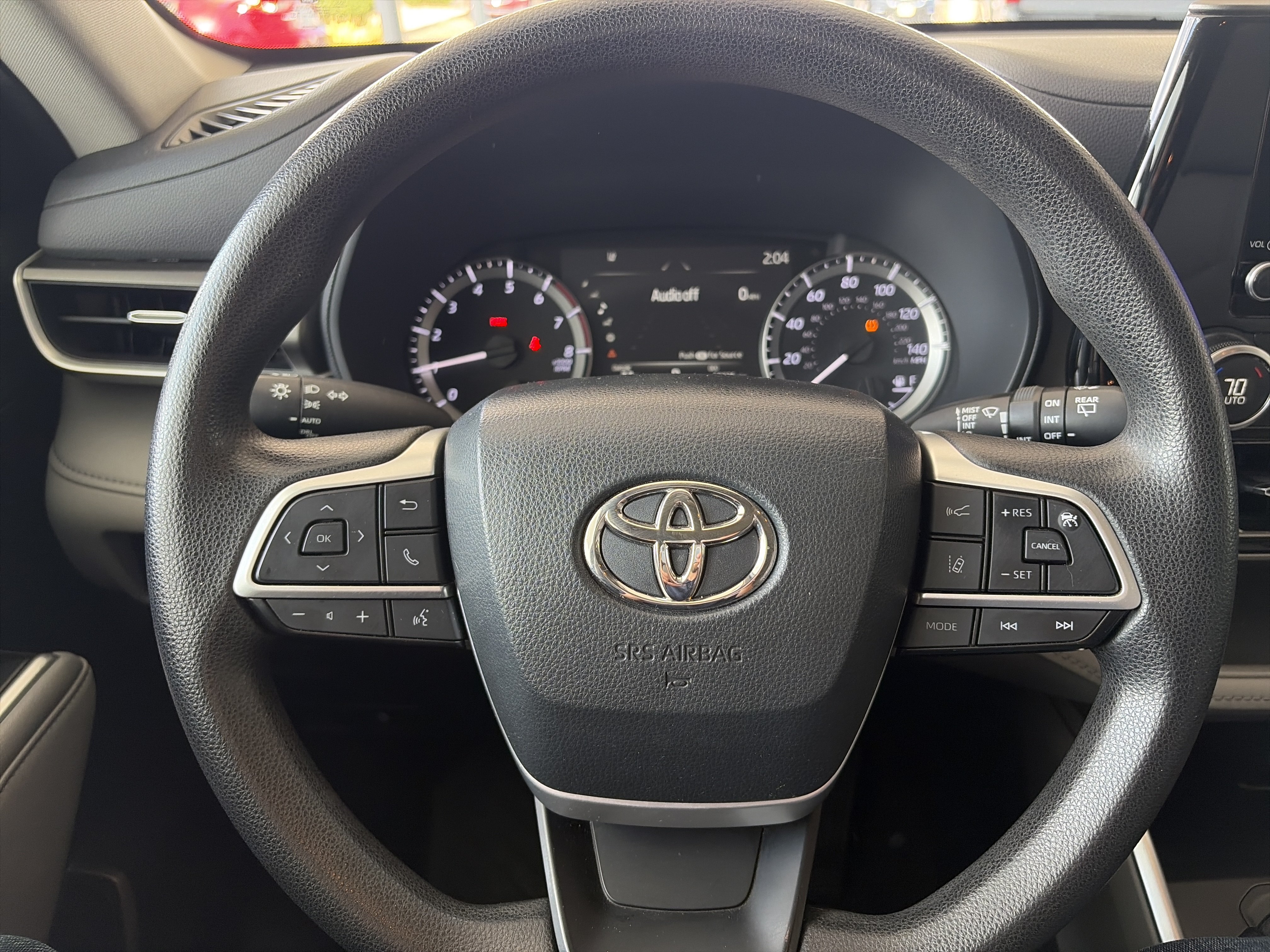 Used 2023 Toyota Highlander L FWD image 17