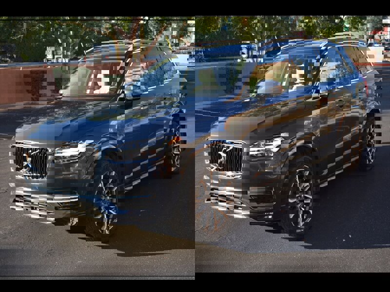 Used 2018 Volvo XC90 T6 Momentum w/ Convenience Package image 3