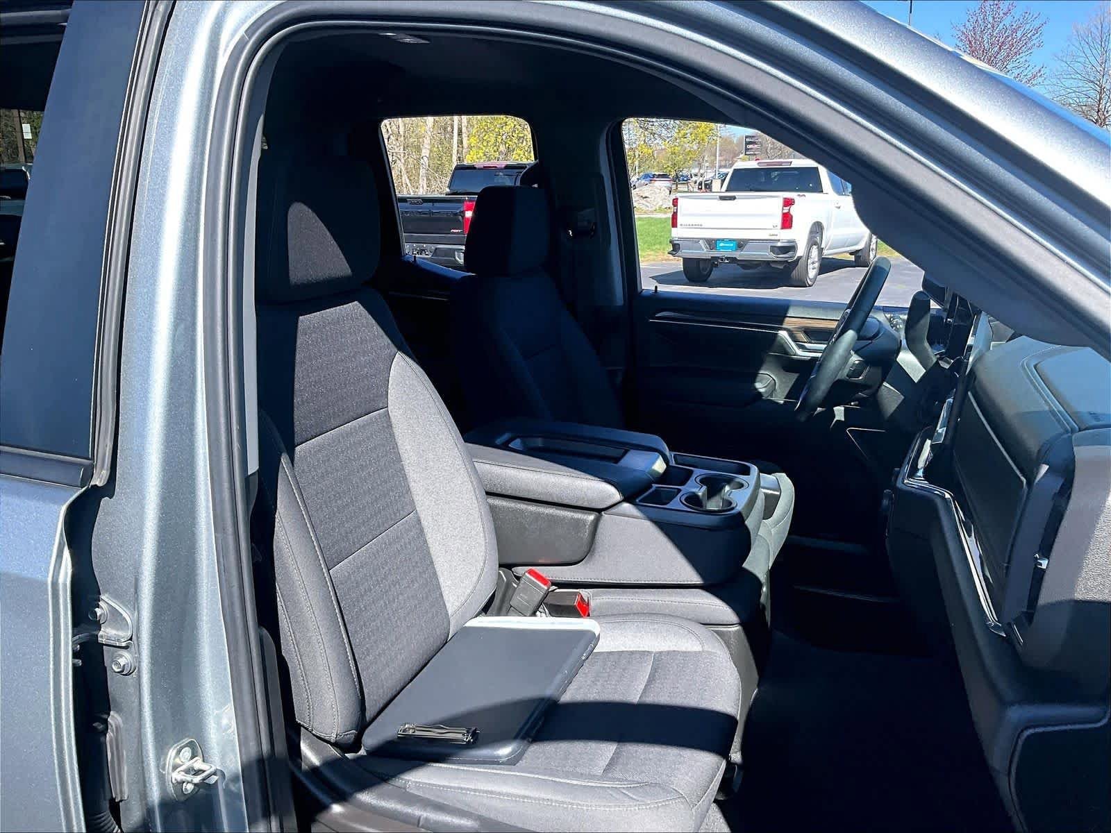 Used 2023 Chevrolet Silverado 1500 LT AWD/4WD image 11