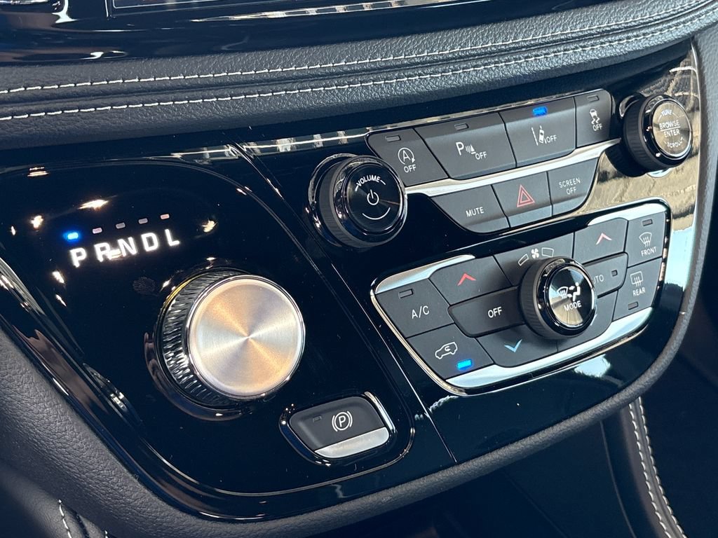 New 2027 Chrysler Pacifica Limited AWD/4WD image 14
