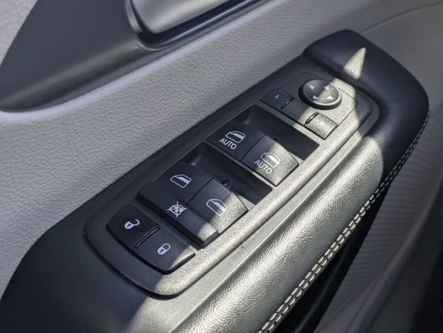Used 2024 Chrysler Pacifica Touring-L image 23