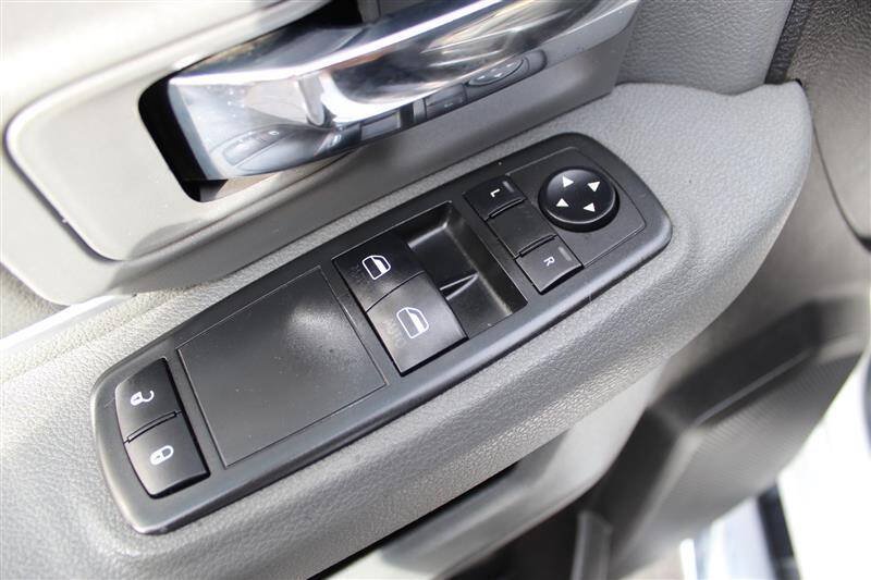 Used 2018 RAM 5500 4x4 Regular Cab image 12