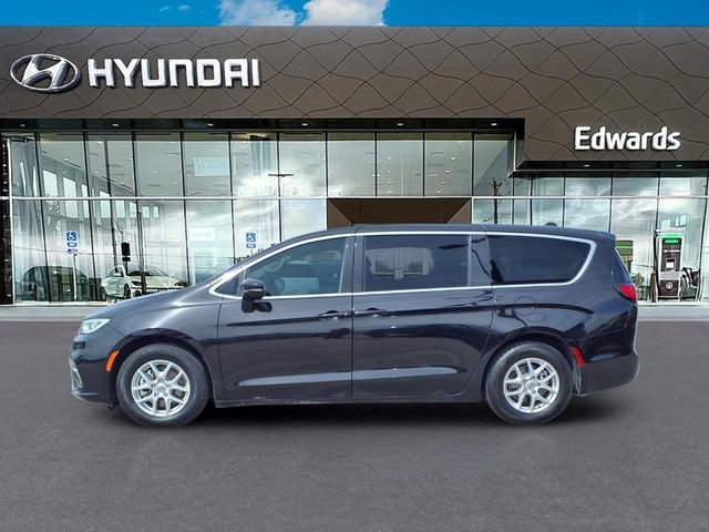 Used 2024 Chrysler Pacifica Touring-L image 3