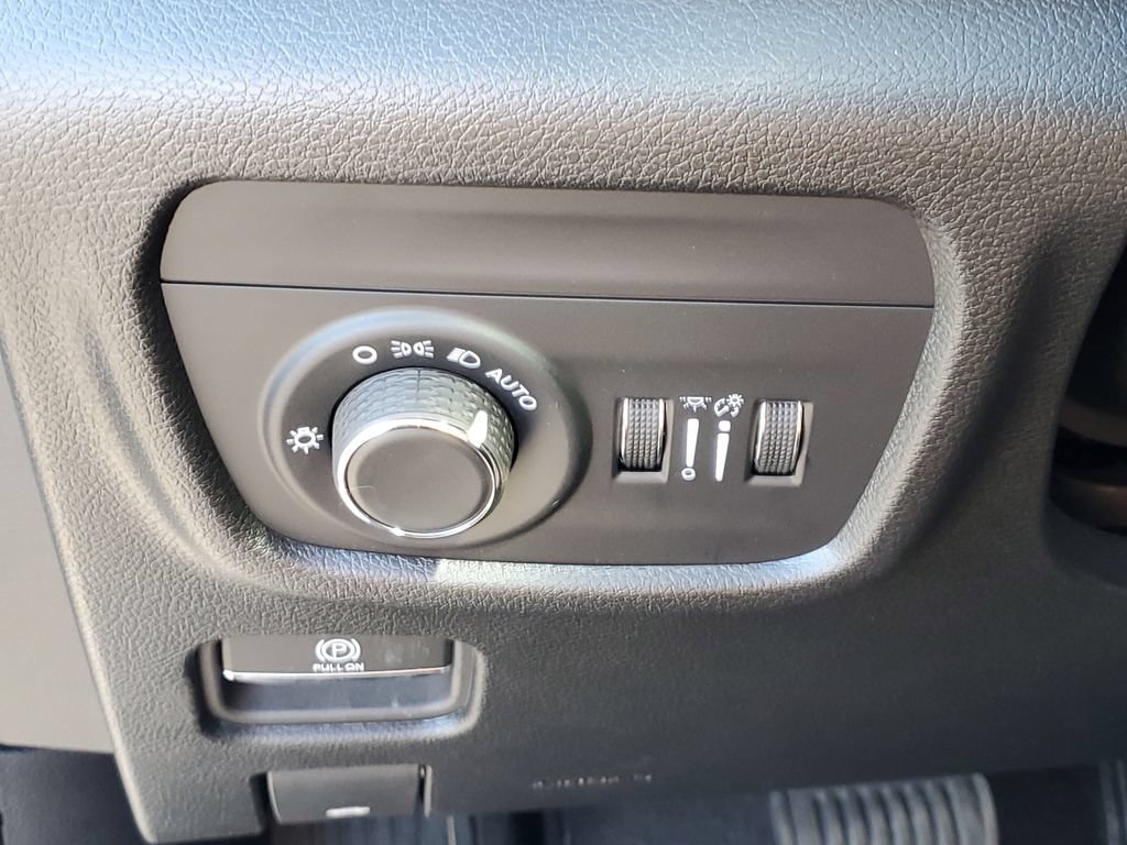 Used 2024 Jeep Grand Cherokee Laredo w/ Luxury Tech Group I AWD/4WD image 22