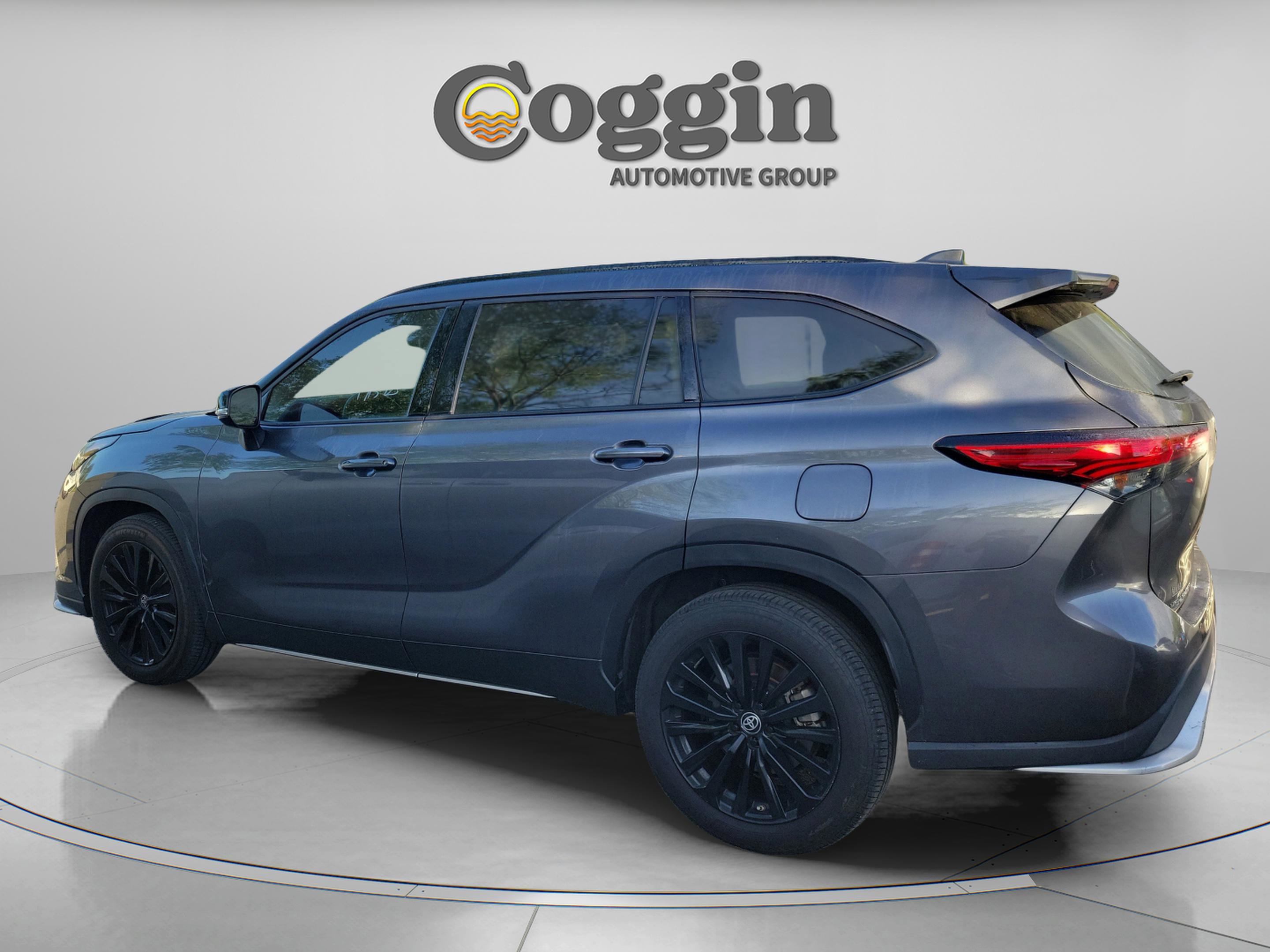 Used 2023 Toyota Highlander XSE image 3