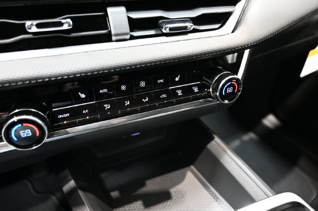 New 2027 Chevrolet Equinox LT w/ Convenience Package II FWD image 18