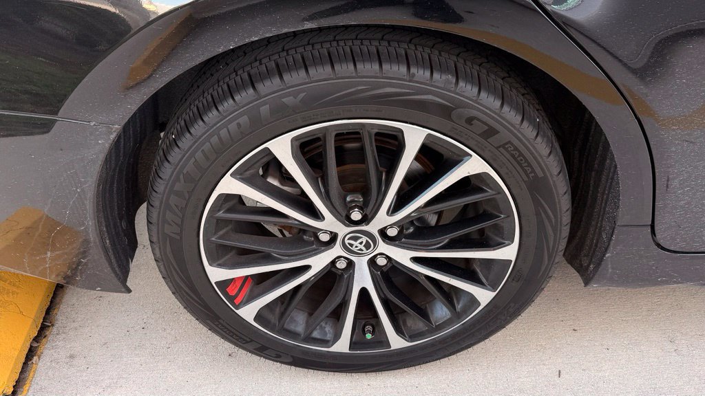 Used 2019 Toyota Camry SE w/ Convenience Package FWD image 12