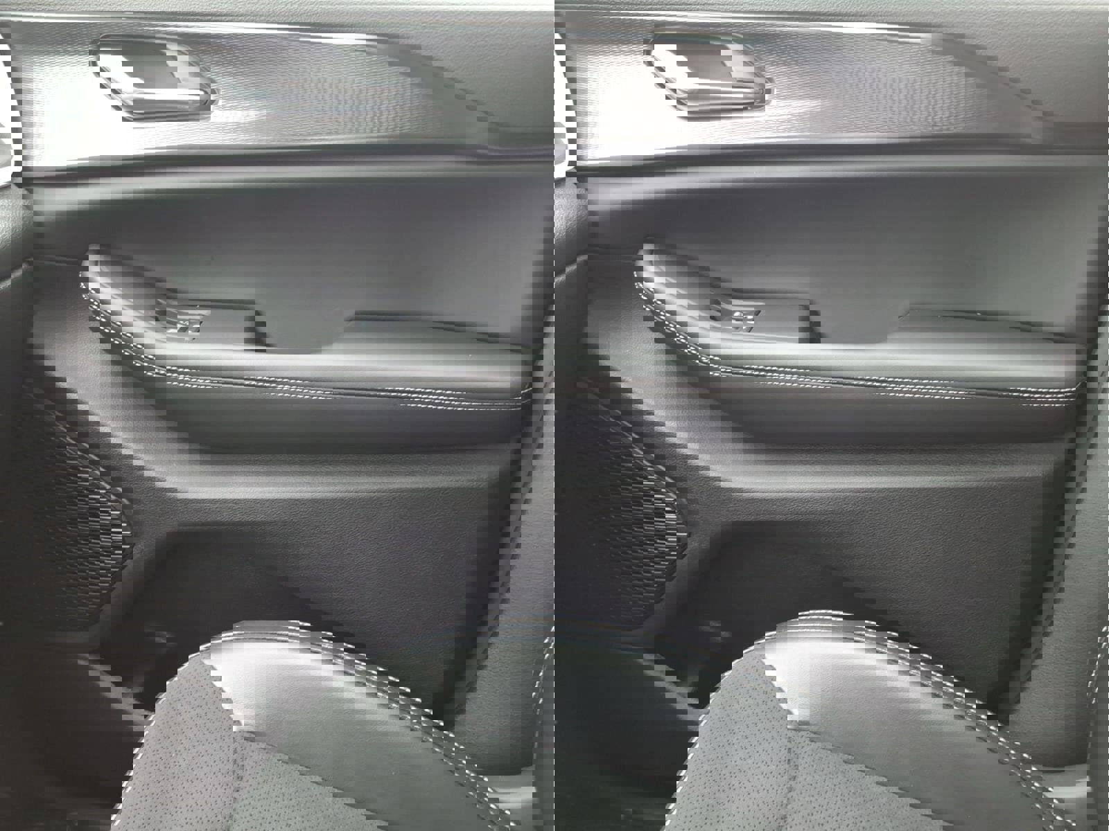 Certified 2025 Jeep Grand Cherokee Altitude image 26