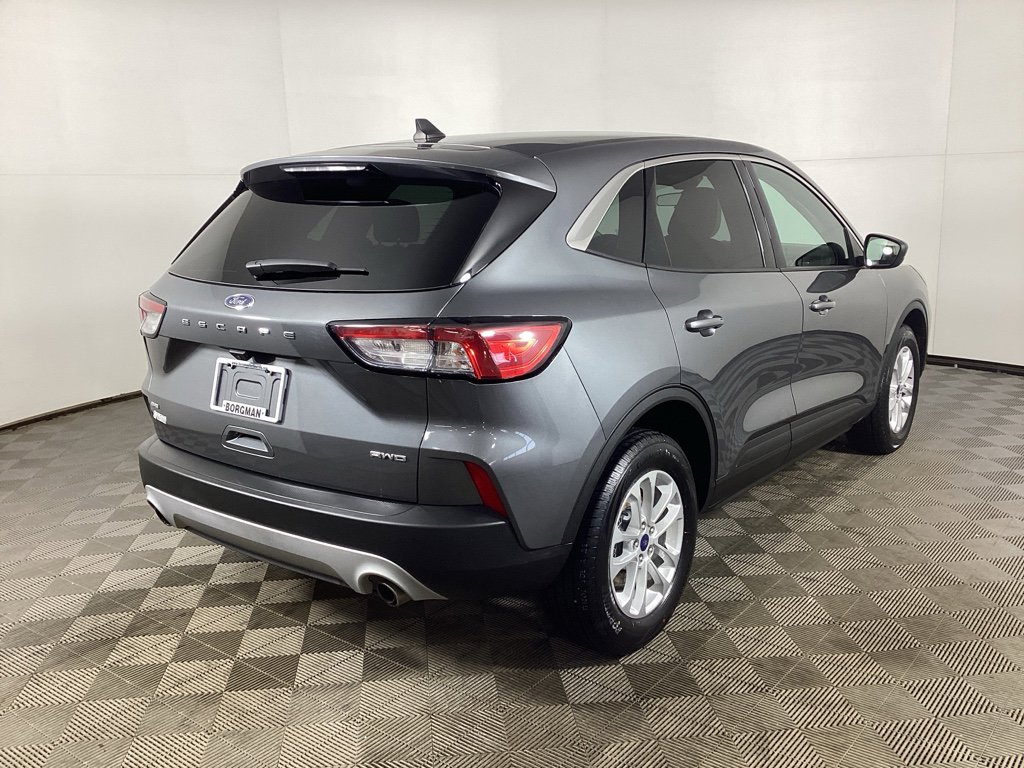 Used 2022 Ford Escape SE w/ Cold Weather Package image 2