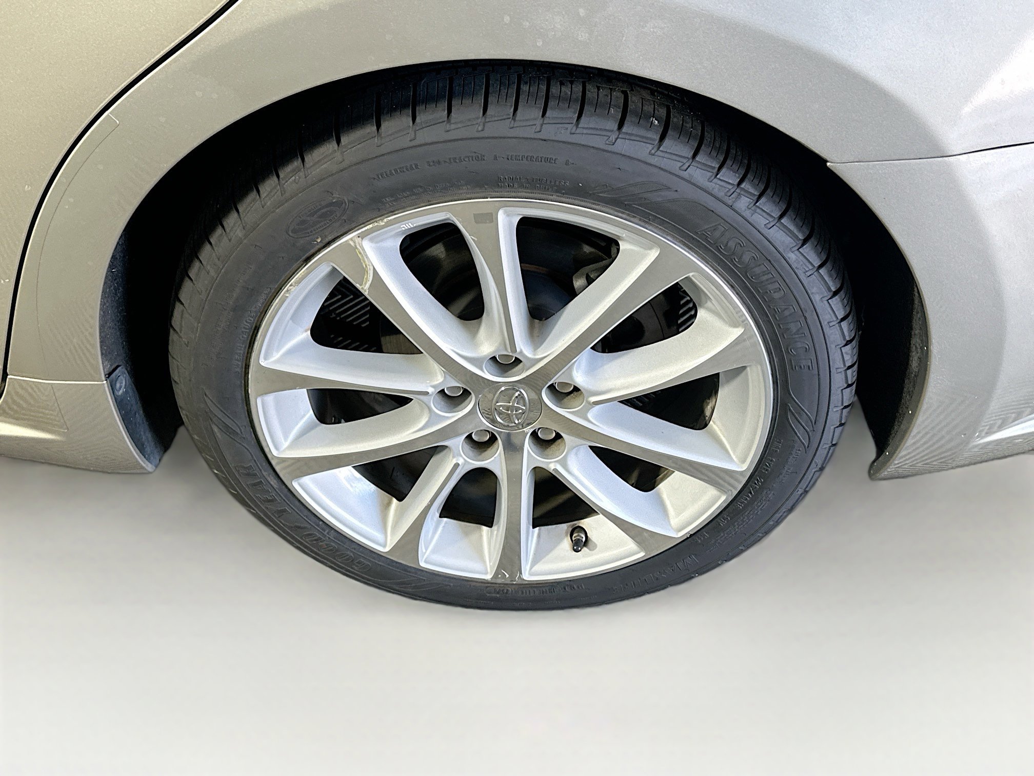 Used 2015 Toyota Avalon Limited w/ Technology Package FWD image 11