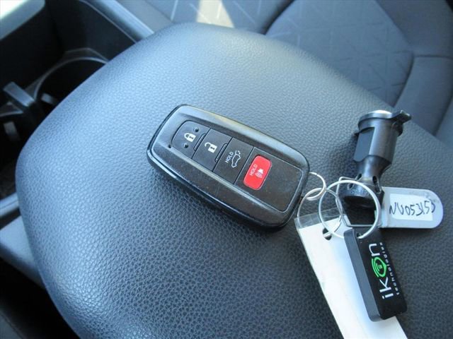 Used 2022 Toyota RAV4 XLE image 31