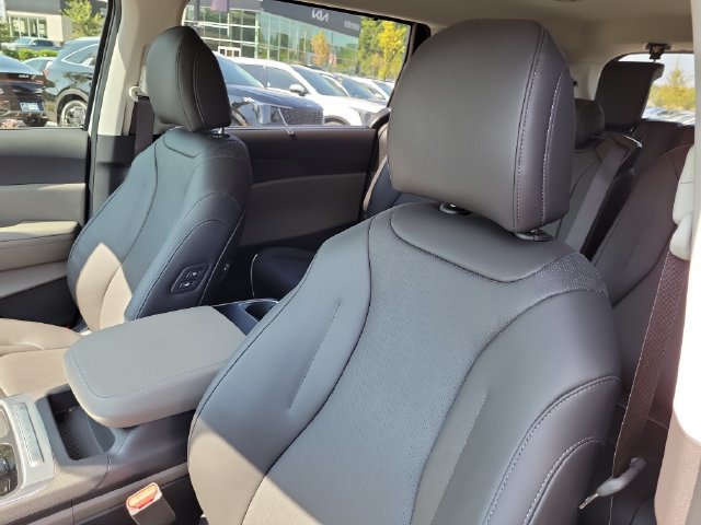 New 2027 Kia Carnival EX FWD image 24