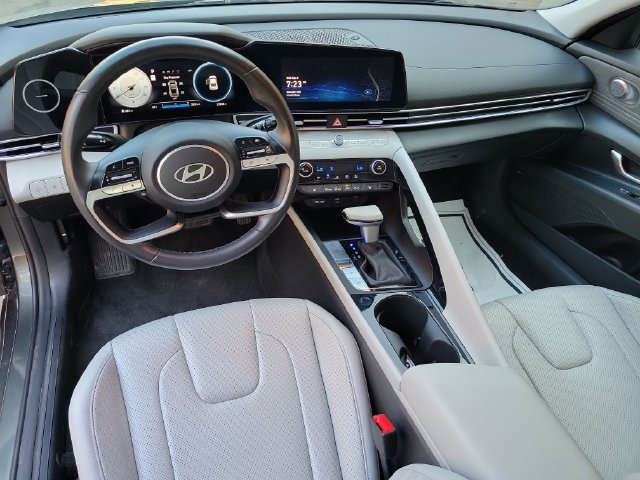 Used 2025 Hyundai Elantra Limited FWD image 20
