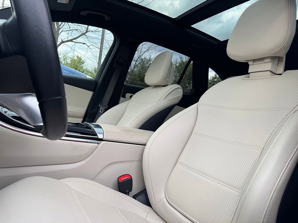 Used 2023 Mercedes-Benz GLC 300 4MATIC image 15