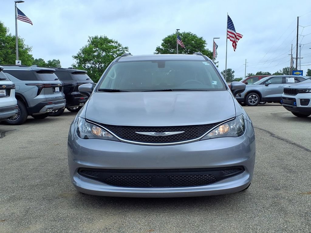 Used 2021 Chrysler Voyager Lxi FWD image 2