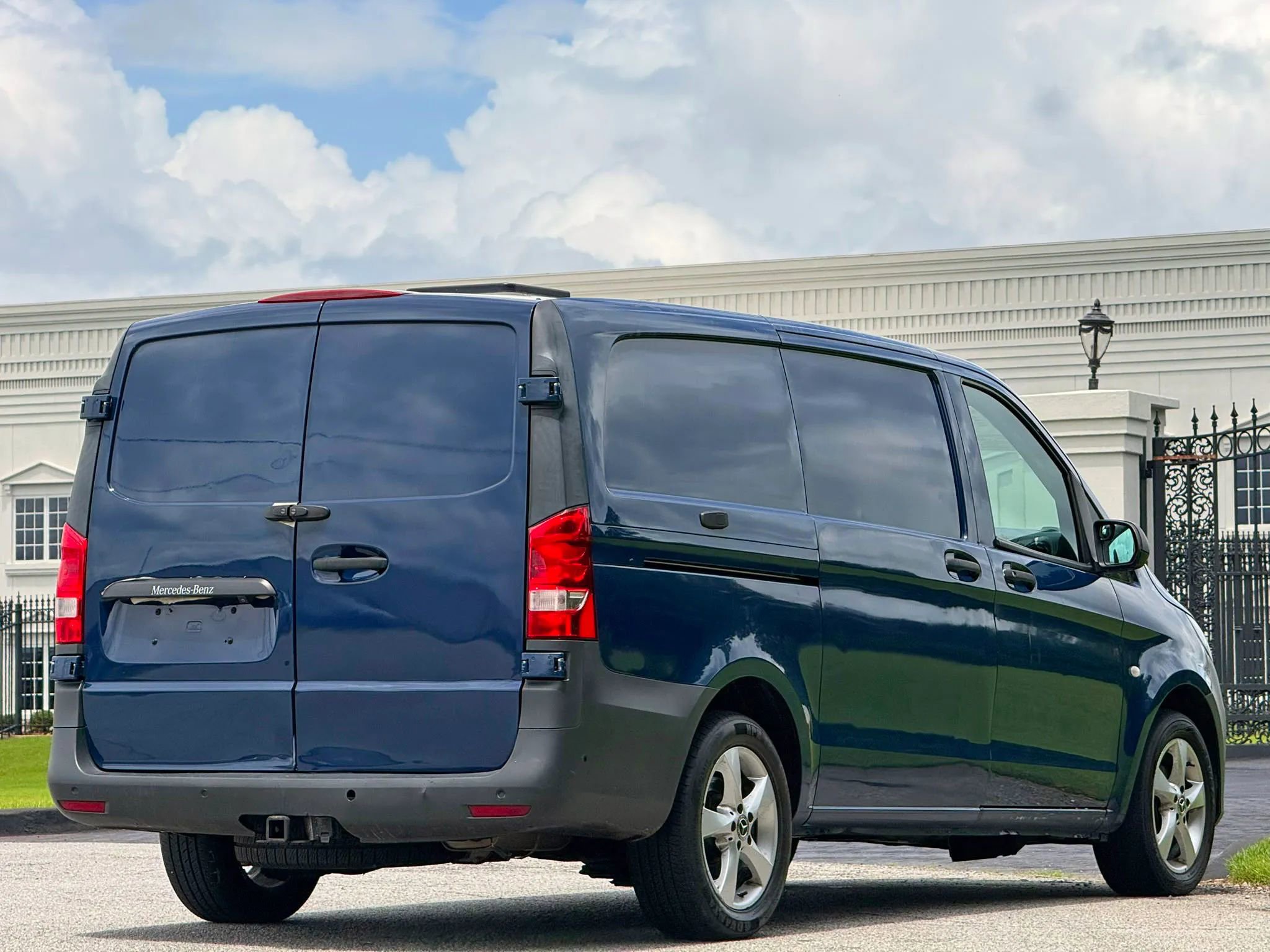 Used 2021 Mercedes-Benz Metris image 12