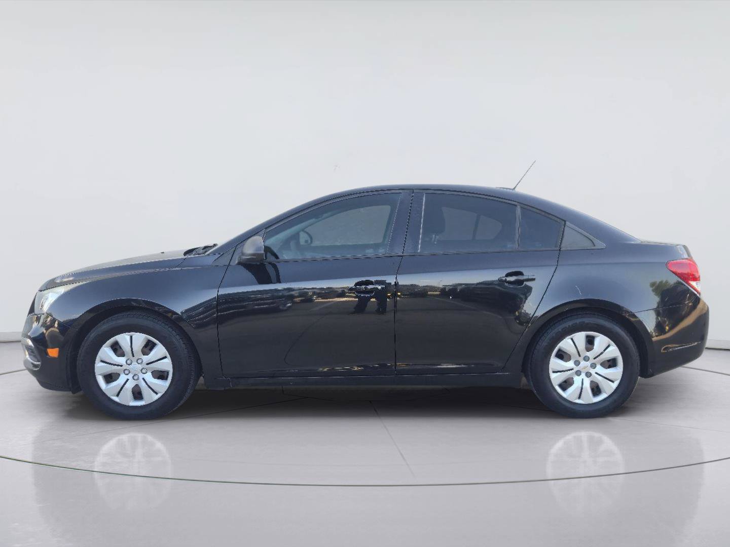 Used 2016 Chevrolet Cruze LS FWD image 2