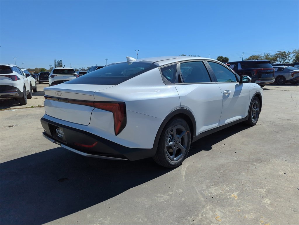 New 2026 Kia K4 LXS image 8