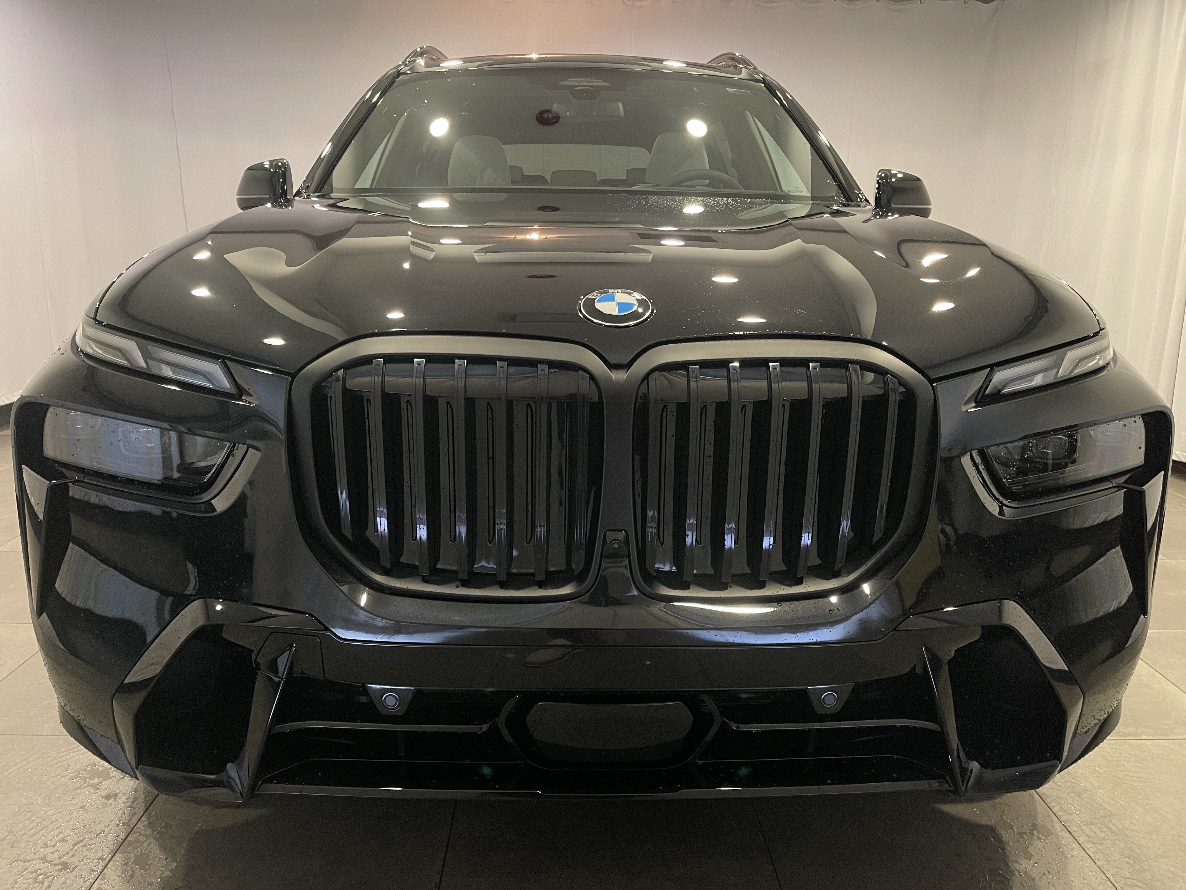 New 2027 BMW X7 xDrive40i w/ M Sport Package AWD/4WD image 2