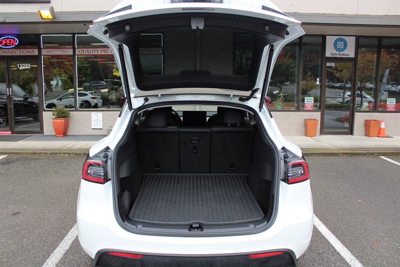 Used 2020 Tesla Model Y Long Range image 23