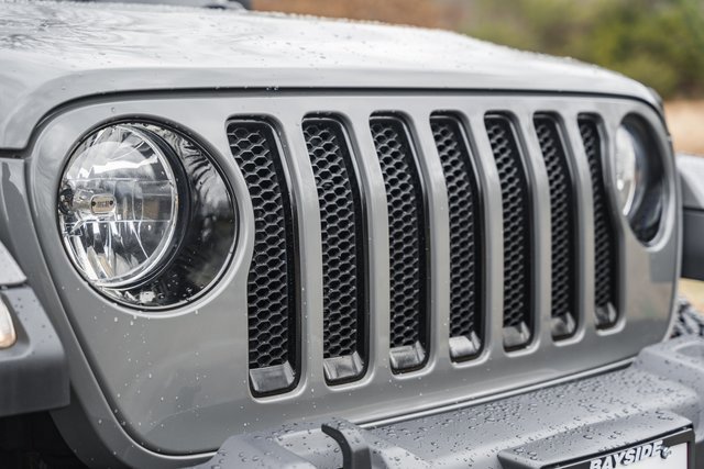 Used 2018 Jeep Wrangler Unlimited Sahara w/ Dual Top Group image 10