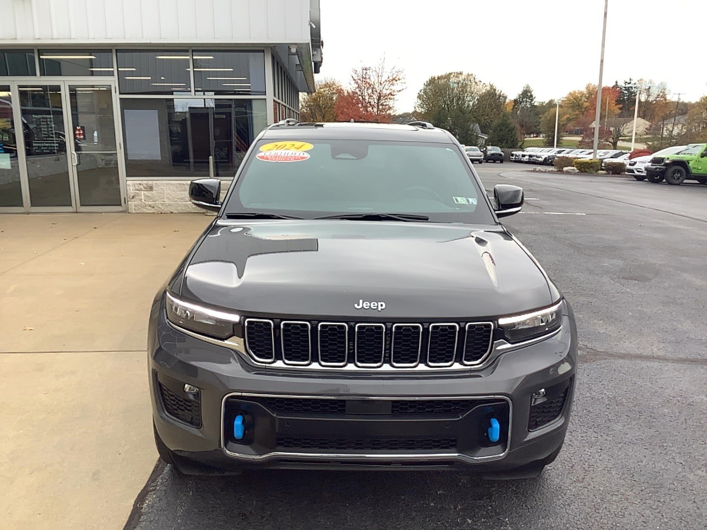 Used 2024 Jeep Grand Cherokee Overland AWD/4WD image 2