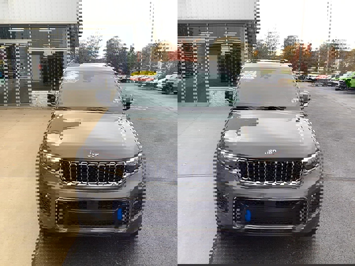 Used 2024 Jeep Grand Cherokee Overland image 2