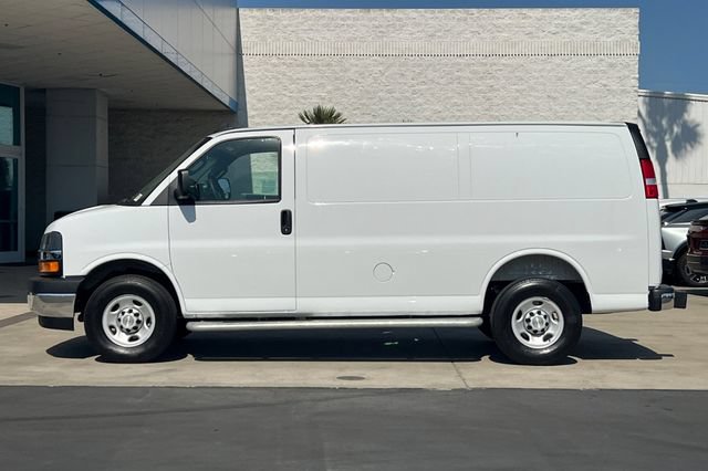 Used 2025 Chevrolet Express 2500 w/ Driver Convenience Package RWD image 7