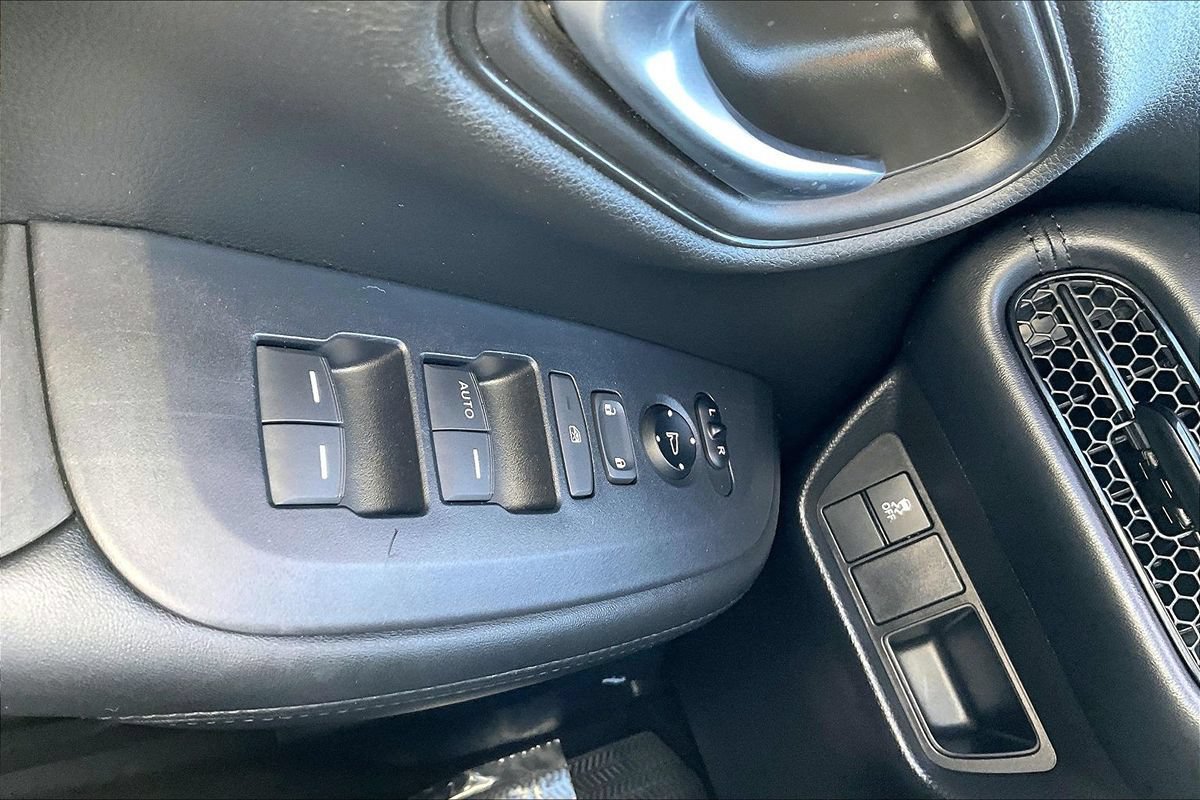 Used 2025 Honda HR-V LX image 21