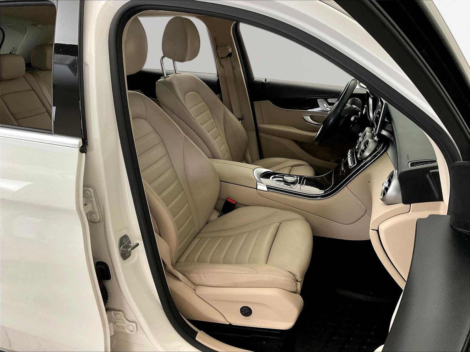 Certified 2019 Mercedes-Benz GLC 300 4MATIC image 29