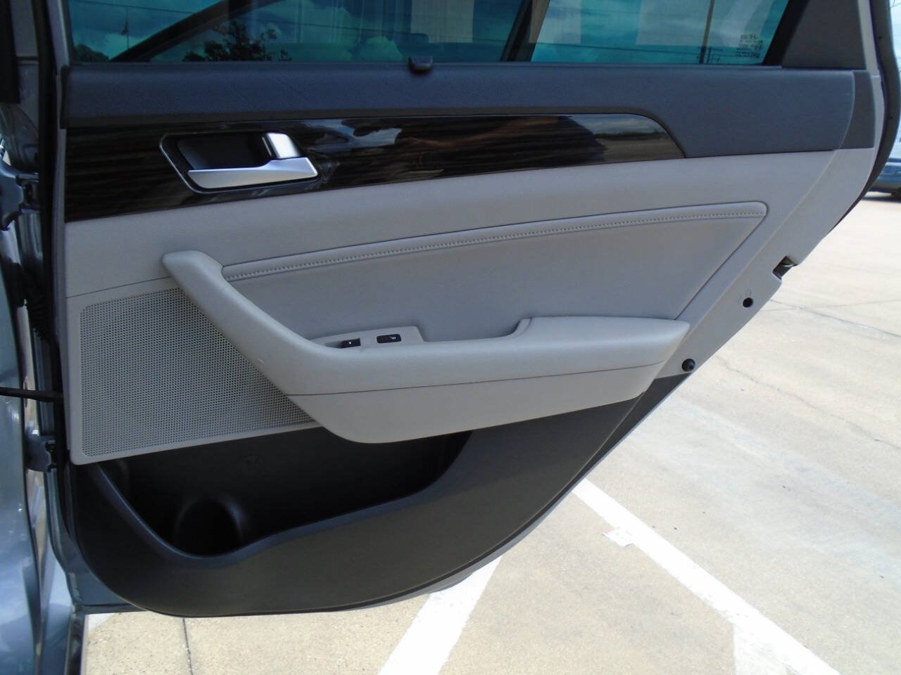 Used 2016 Hyundai Sonata Limited w/ Option Group 02 FWD image 30