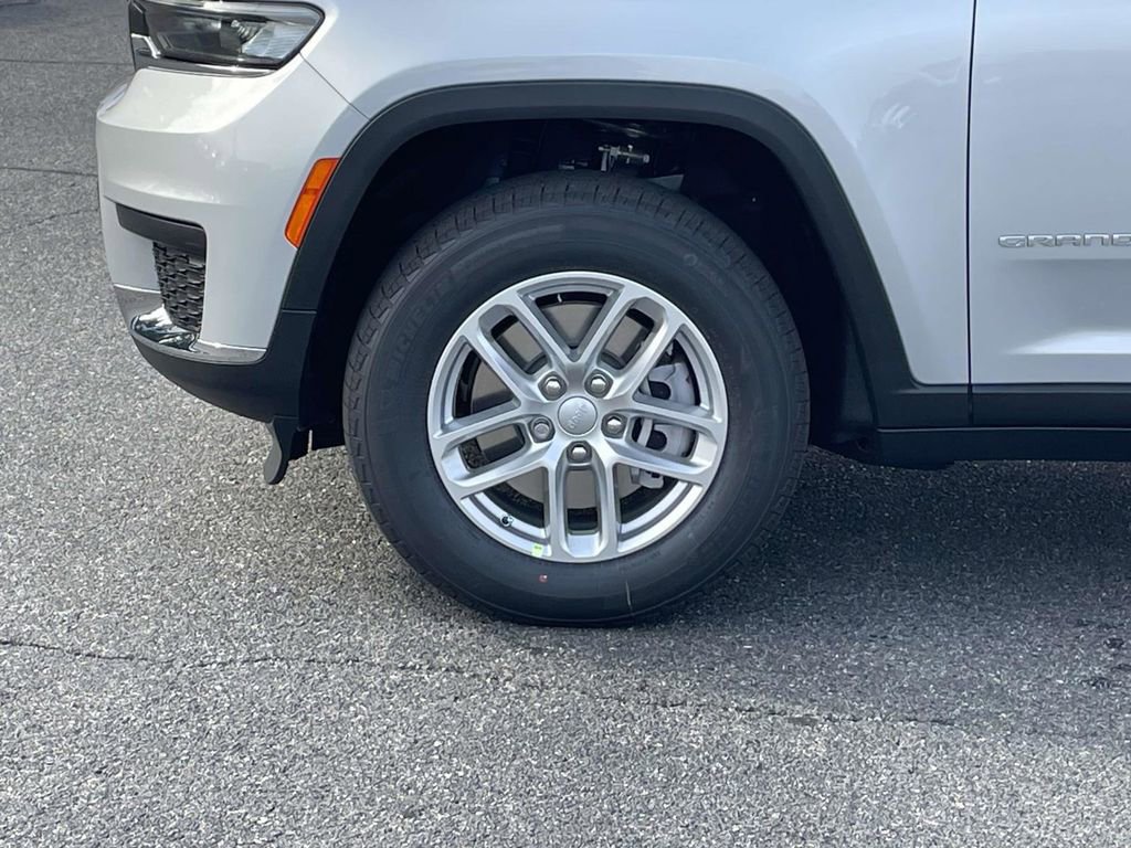 New 2025 Jeep Grand Cherokee L Laredo w/ Luxury Tech Group I image 10