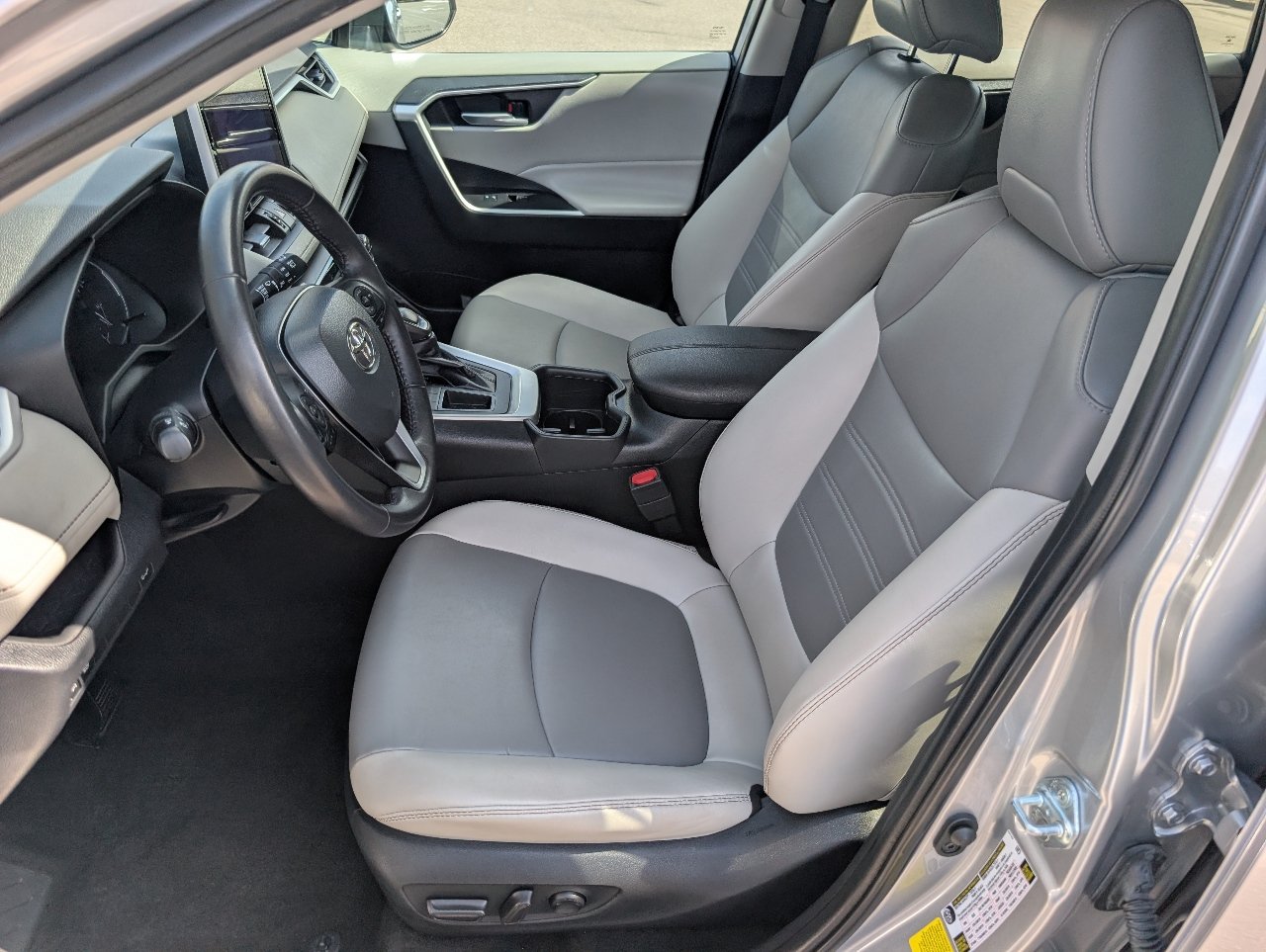 Used 2023 Toyota RAV4 XLE Premium FWD image 2