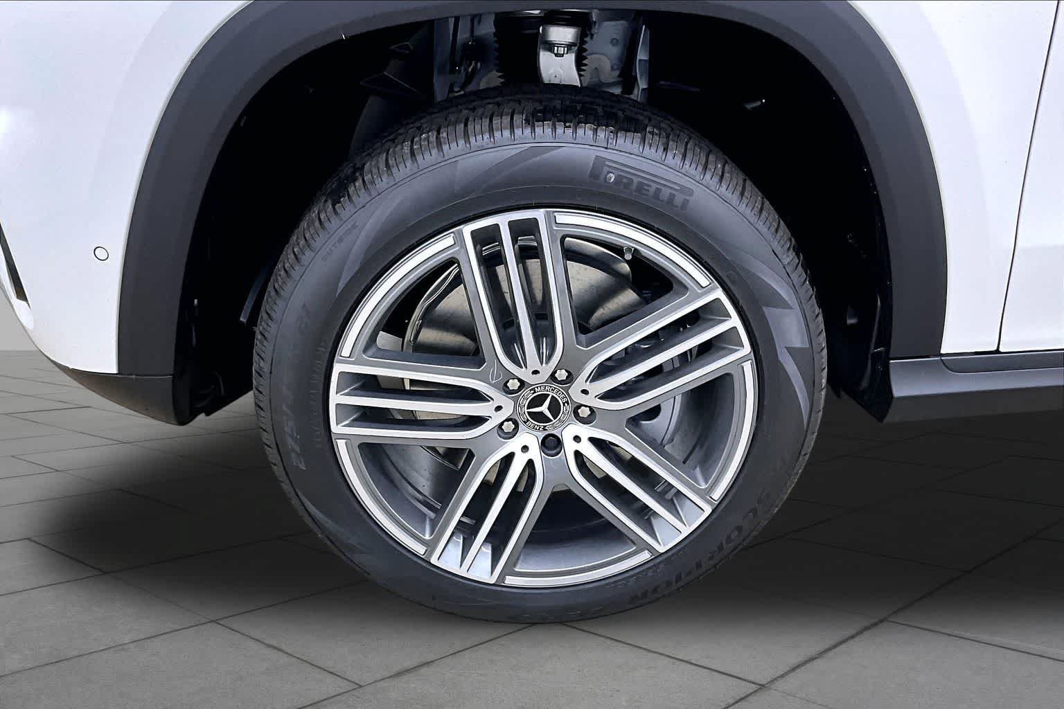 New 2026 Mercedes-Benz GLS 450 4MATIC image 11