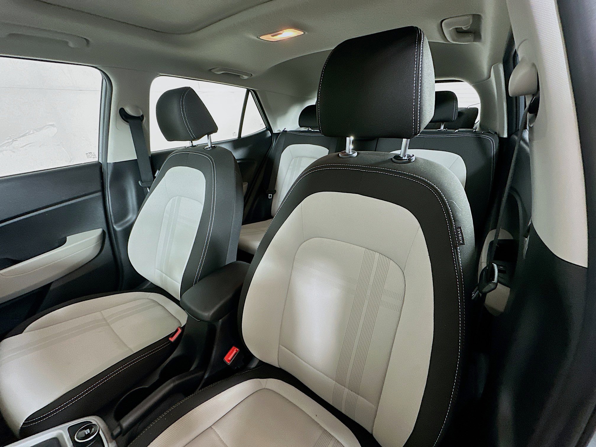 Used 2022 Hyundai Venue SEL image 19