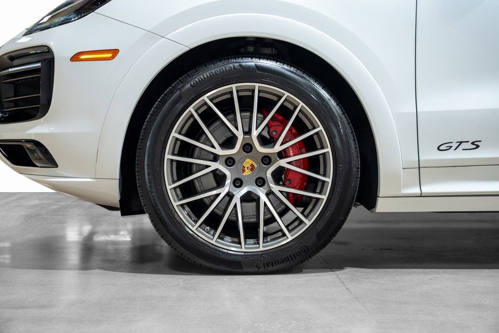 Used 2022 Porsche Cayenne GTS AWD/4WD image 29