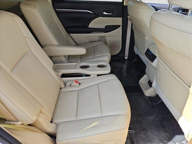 Used 2016 Toyota Highlander Limited w/ Driver Technology Package AWD/4WD image 26