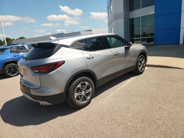 Used 2025 Chevrolet Blazer LT AWD/4WD image 10